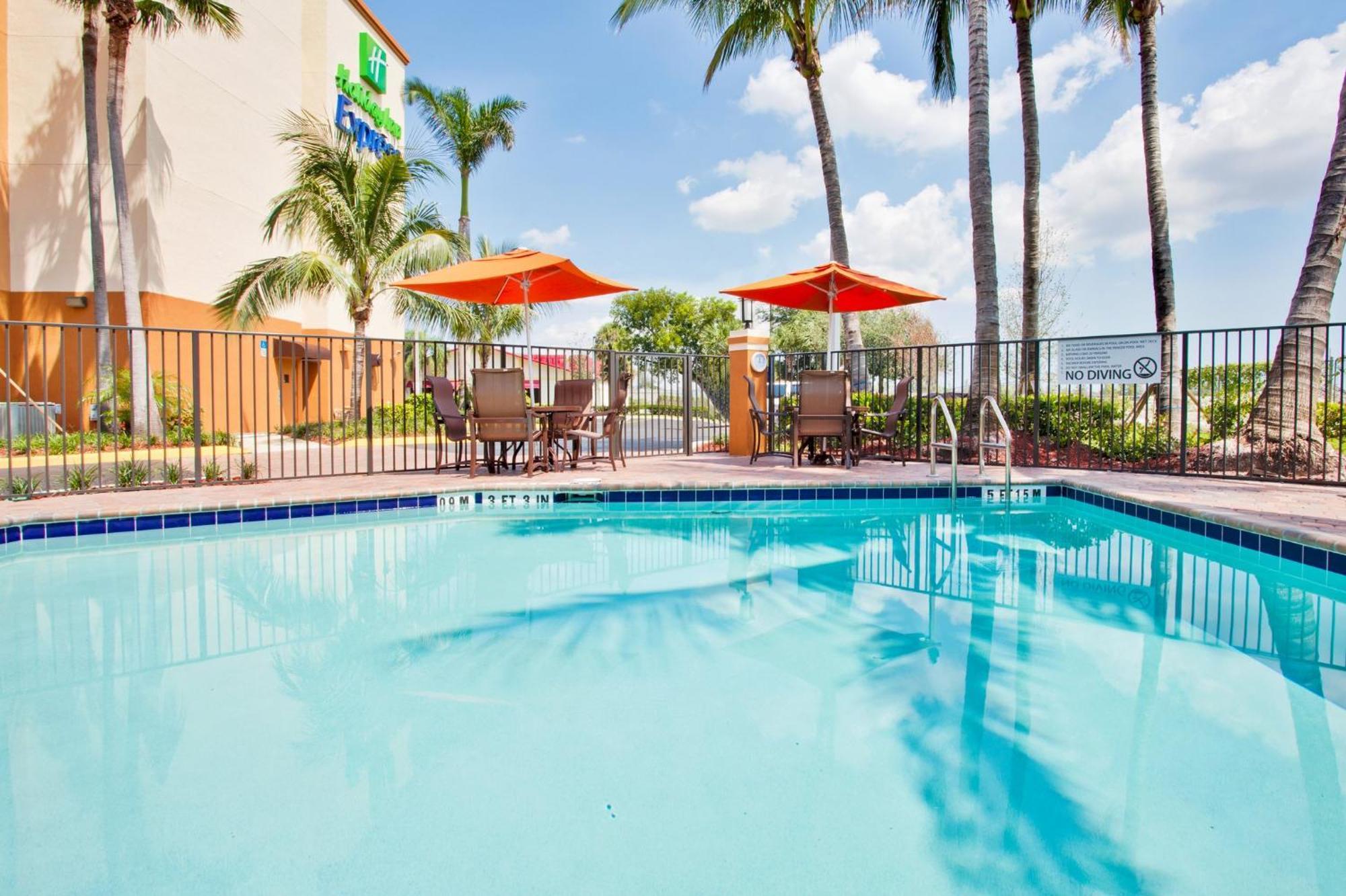 Holiday Inn Express And Suites Fort Lauderdale Airport West By Ihg Деві Екстер'єр фото